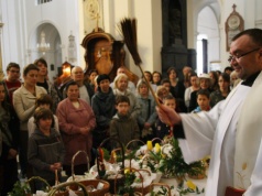 Szykuje się spora zmiana w pogodzie. I to w sam raz na Wielkanoc! Lepiej nie chować ciepłych kurtek