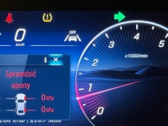 Czujniki ciśnienia w oponach to mali szpiedzy. Śledzą każde auto