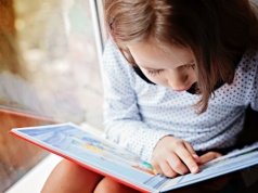 Korepetycje w zerówce. "Nie chcę, żeby moja córka odstawała". Internauci: To szaleństwo