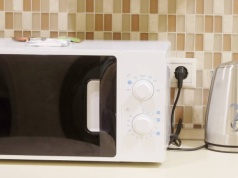 Tryb czuwania podnosi rachunki. Oto najwięksi "pożeracze prądu" w domu