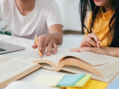 Ostatnia prosta przed maturą. Ile kosztują korepetycje?