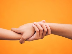 Państwo powinno pomagać obywatelom. Nawet, jeśli są to nieodpowiedzialni celebryci