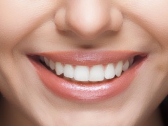 Masz plamki na wargach? To nie zawsze defekt estetyczny. Mogą wskazywać poważny problem ze zdrowiem