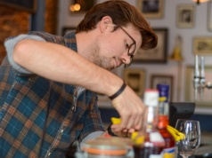 Co drugi pracownik w branży gastronomicznej ma zaniżone zarobki