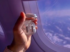 Sprawdziłem Galaxy Buds4 w samolocie. Plusy i minusy po 3 godzinach lotu