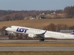 LOT wysyła samoloty po Polaków. Tym razem do wakacyjnego hitu