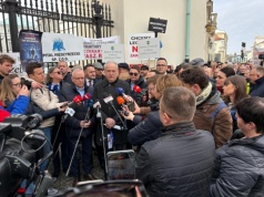 NFZ straszy, że nie będzie płacił za nadwykonania. W Warszawie protestowali samorządowcy i dyrektorzy szpitali