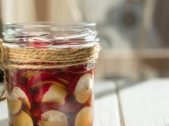 Naturalny reset jelit bez suplementów? Wystarczy ta jedna kiszonka