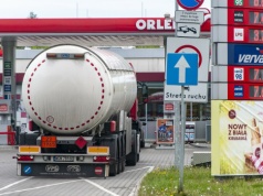 Pilna decyzja rządu w sprawie paliwa. Kierowcy cystern mogą jeździć dłużej