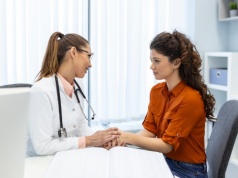 Zdrowie pań w centrum uwagi. NFZ przypomina o badaniach i profilaktyce