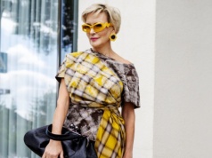 Bluzki w stylu Audrey Hepburn znów na topie. Ten dekolt robi "łabędzią szyję"