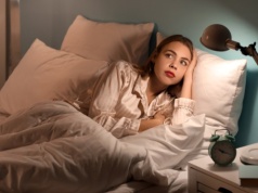 Uważaj, jak zasypiasz. Te nocne nawyki mogą sprowadzić na ciebie pecha