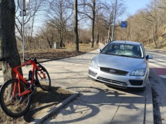 77-latek potrącił rowerzystę. Kierujący jednośladem trafił do szpitala