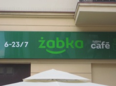 Szlachta nie gotuje. Kontrowersyjna promocja na obiady po 7,99 zł w Żabce