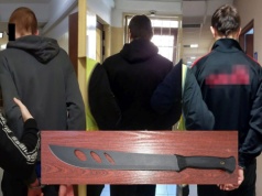 Zostali zaatakowani metalowymi rurkami i maczetą. Wszystko przez niespłacony dług