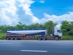 Kierowcy cystern pojadą dłużej. Nowe zasady transportu paliw mają charakter prewencyjny