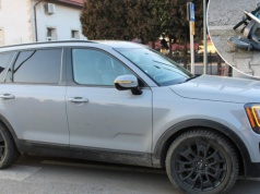 Samochód potrącił na przejściu 11-latkę. Nagranie mrozi krew