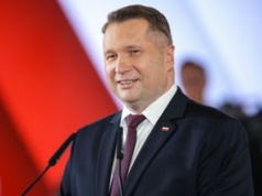 "Więcej pieniędzy w Polsce, mniej w Niemczech". Czarnek obiecuje