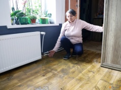 Zalane mieszkanie przy Królowej Jadwigi i walka z ZLiBK. 70-latka dwukrotnie odrzuciła propozycję lokalu zamiennego