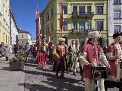 Korowód historyczny przeszedł przez Tarnów. Miasto świętuje 696. rocznicę lokacji