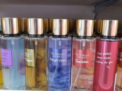 250 ml za 65,99 zł - hitowy zapach Victoria's Secret wreszcie na wyprzedaży. A Lattafa?