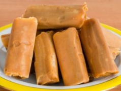 Biorę masło orzechowe i przygotowuję cukierki z dzieciństwa. Chwila pracy i gotowe