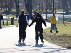 Piękna pogoda przyciągnęła mieszkańców nad Zalew Nowohucki