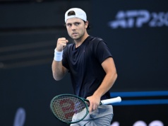 Pokonał Huberta Hurkacza i znów zaskoczył. Teraz może zagrać z Kamilem Majchrzakiem