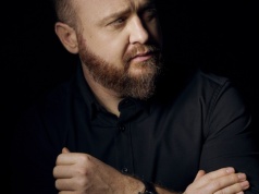 Wojciech Chmielarz nie tylko o kryminałach. Pisarz odwiedzi Cieszyn