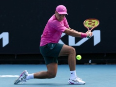 Kamil Majchrzak wygrał seta z Novakiem Djokoviciem, ale potem genialny Serb zdecydowanie poprawił grę