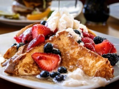 Kultowe śniadanie w wersji na bogato, czyli klasyczne francuskie tosty z wyjątkowymi dodatkami od Bogumiła Przybylaka