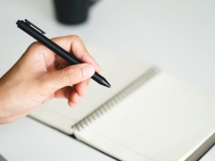 Włoscy naukowcy odkryli, dlaczego leworęczni mają przewagę nad praworęcznymi