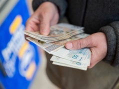 Emeryci tracą nawet kilkaset złotych miesięcznie. Nie wiedzą, że ZUS ma dla nich dodatkowe pieniądze