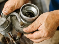 Kierowcy ignorują prostą wymianę. Ten element rujnuje turbosprężarkę