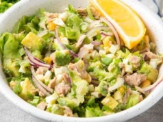 Pokrój w kosteczkę i wymieszaj z jajkami. Po pierwszym kęsie zapomnisz o innych sałatkach