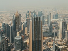 Demaskujemy polskich influencerów z Dubaju. Kto im dyktuje te rolki?