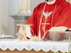 Ile kosztuje prowadzenie parafii? "Rachunki za prąd są ogromne"