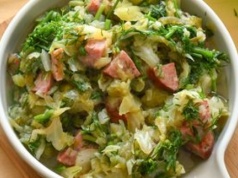 Przez całą wiosnę robię młodą kapustę na gęsto. Im mniej dodatków, tym lepszy smak