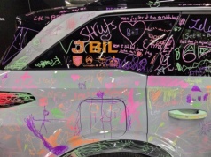 Starszy mężczyzna był oburzonym bo dzieci pomalowały nowego Peugeot 5008