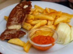 Kotlety mielone robię po serbsku. Po przekrojeniu jest efekt "wow" na talerzu