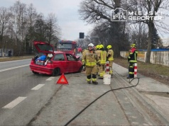 Zagapił się za kierownicą i uderzył w bariery. Barierka przebiła Seata