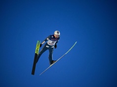 Bardzo dobry skok Kamila Stocha. Kacper Tomasiak musi się szybko poprawić