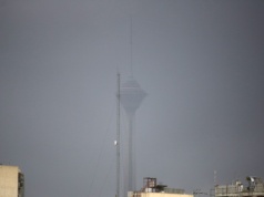 Toksyczny deszcz w Iranie. Apokaliptyczny obraz miasta