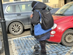 Kontrolerzy strefy płatnego parkowania w Krakowie. Jak wyglądają ich warunki pracy i bezpieczeństwo?