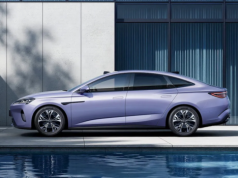 5 minut i jedziesz dalej. BYD ładuje elektryka jakby go tankował