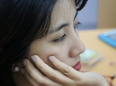 Overthinking a lęk: gdzie kończy się analiza, a zaczyna paraliż