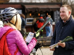 Na Zakrzówku zamiast tulipanów rozdawali pory. Dariusz Badurski przypomina kobietom: to pora na badania