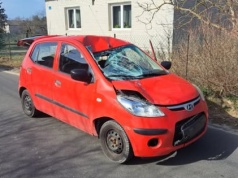 Podczas omijania wjechała w stojącego rowerzystę. Kierujący jednośladem w stanie ciężkim. W akcji śmigłowiec LPR