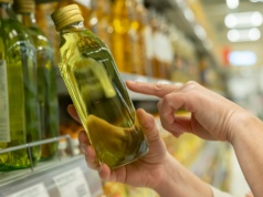 Alarmujące wyniki testu. Związki z ropy naftowej w popularnym oleju