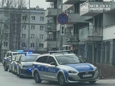 Tragedia na Grochowie. Mężczyzna spadł z piątego piętra. Nie przeżył